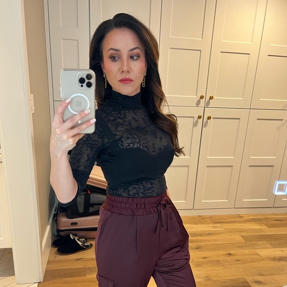 Profile Picture of Amanda Alejandro (@amandaalejan963) on Poshmark
