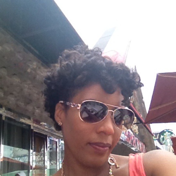 Profile Picture of Shanel Jones (@shanelly20) on Poshmark