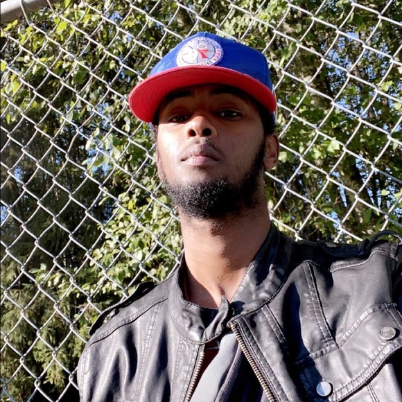 Profile Picture of Abdul Hakim (@abdulhakim177) on Poshmark