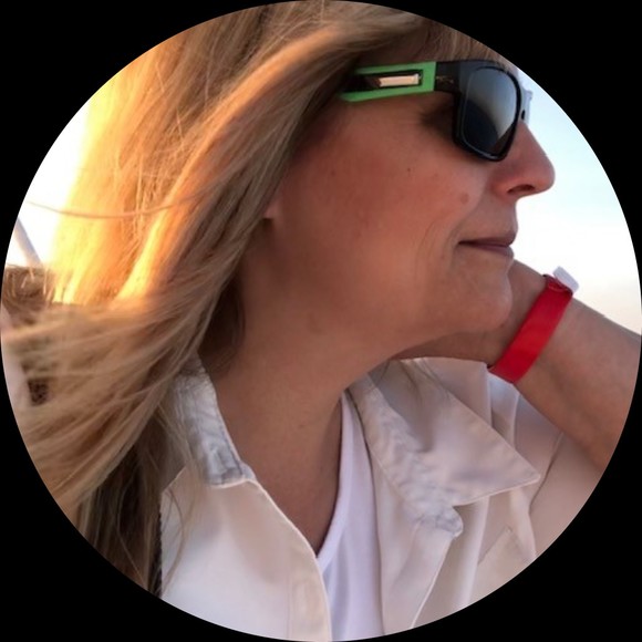 Profile Picture of Rebecca Hansen (@rhansen7) on Poshmark