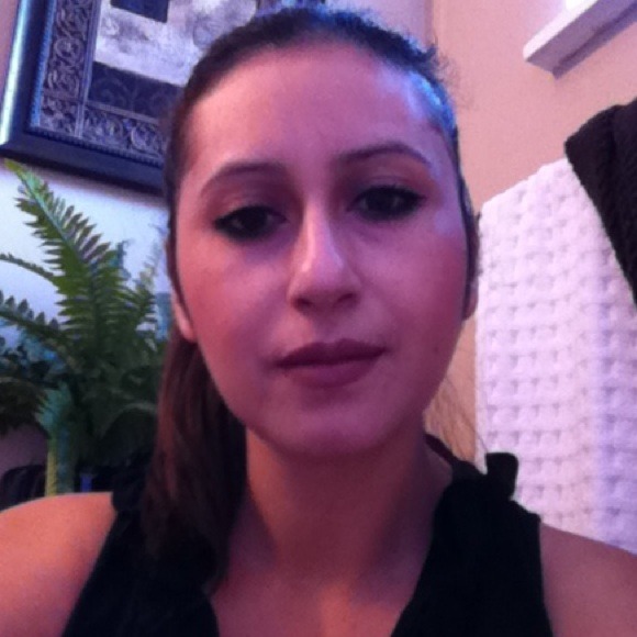 Profile Picture of Griselda Martinez (@geiseldagutiere) on Poshmark