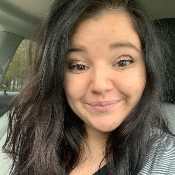 Profile Picture of Danielle Marino (@dmarino1225) on Poshmark