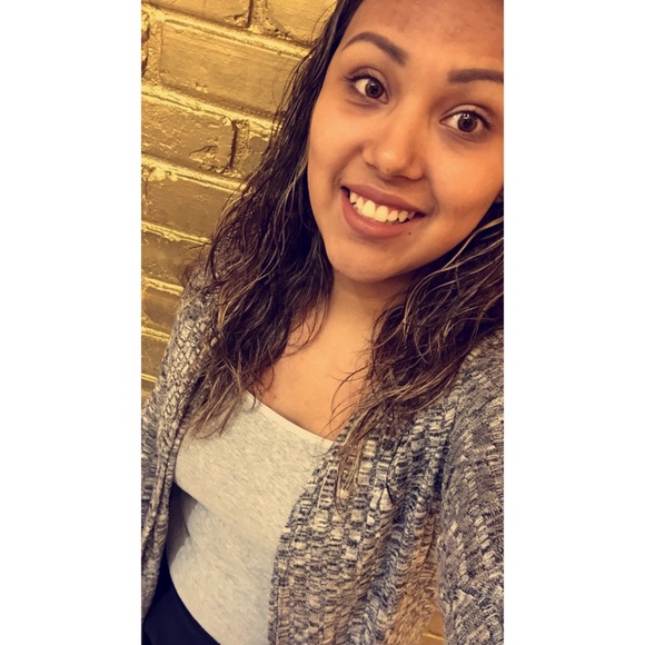 Profile Picture of Aimee Mortero (@morteromartinez) on Poshmark