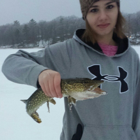 Profile Picture of Alexess Henck (@alexessh) on Poshmark