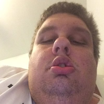 Profile Picture of Chris Crull (@lilliecurnutt) on Twitter