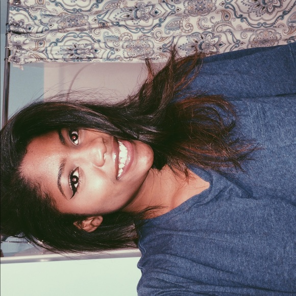 Profile Picture of Alex Payton (@alex_payton) on Poshmark