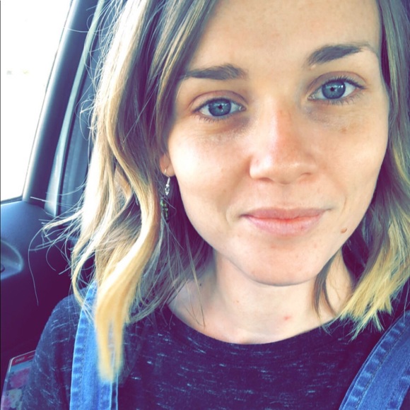 Profile Picture of Caroline Biggerstaff (@caro_47) on Poshmark