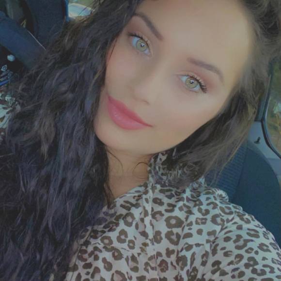 Danielle Worthen - Poshmark Profile Picture of Danielle Worthen (@daniellesg3) on Poshmark