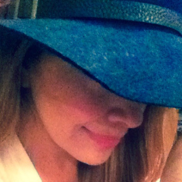 Profile Picture of Clara Gonzalez (@belleg) on Poshmark