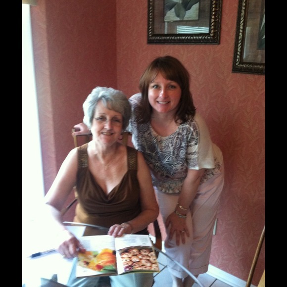 Profile Picture of Donna Winesett (@dwine) on Poshmark