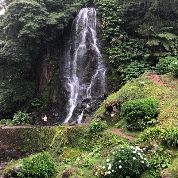 Profile Picture of Andrea Lima (@andrealbraga) on Poshmark