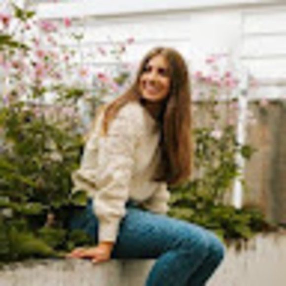 Profile Picture of Sophia Bacso (@sophiabacso) on Poshmark
