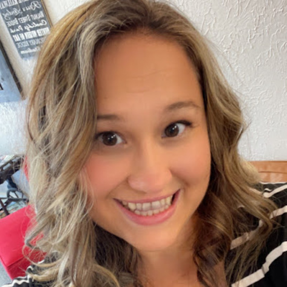 Profile Picture of Cassie Burnett (@ckandres2001) on Poshmark