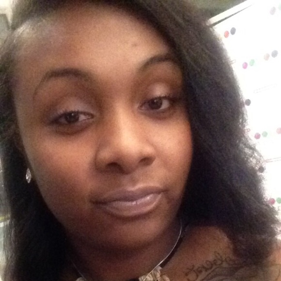 Profile Picture of Bobbie Edmondson (@bedmondson12) on Poshmark