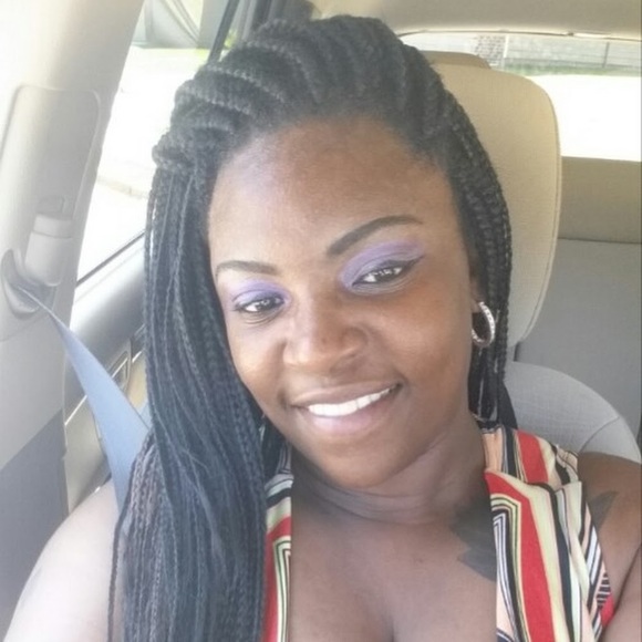 Profile Picture of Raina Kimbro (@rlkimbro) on Poshmark