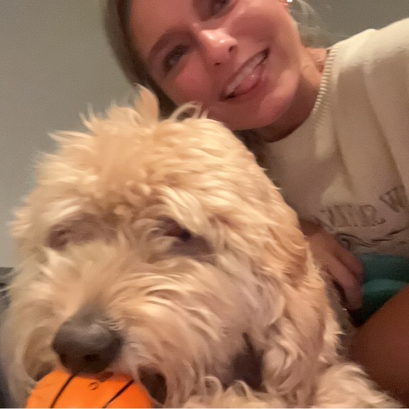 Profile Picture of Anna Mayerson (@annaferret28) on Poshmark