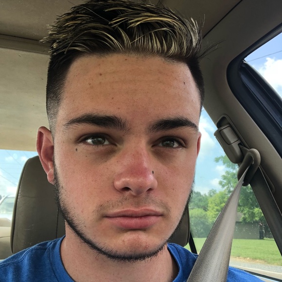 Profile Picture of Elijah Hiddleson (@ehiddy) on Poshmark