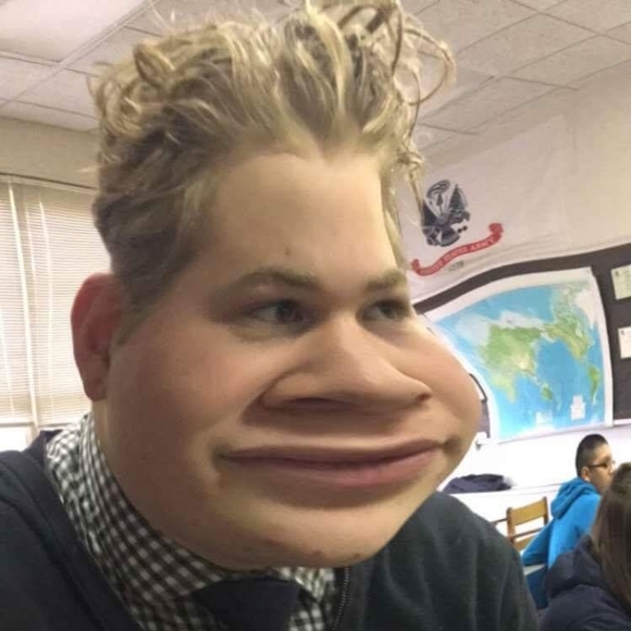 Profile Picture of Eli Settle (@elisettle) on Poshmark