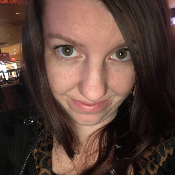 Profile Picture of Kathy Lovelace (@sweetdeals35) on Poshmark
