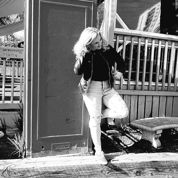 Profile Picture of Jessica Kozack (@jessicakzck) on Poshmark