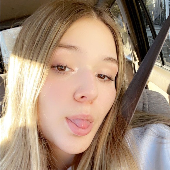 Profile Picture of Aubrey Boushell (@aubreyboushell) on Poshmark