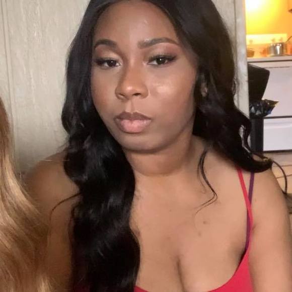 Profile Picture of Christen Hanks (@booca_816) on Poshmark