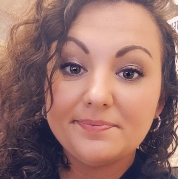 Profile Picture of Heather Bocook (@heatboco) on Poshmark