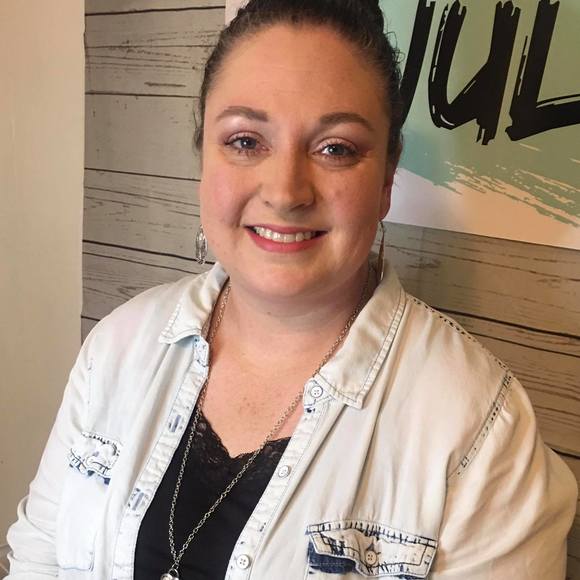 Profile Picture of Julie Wyers (@jujuwyers) on Poshmark