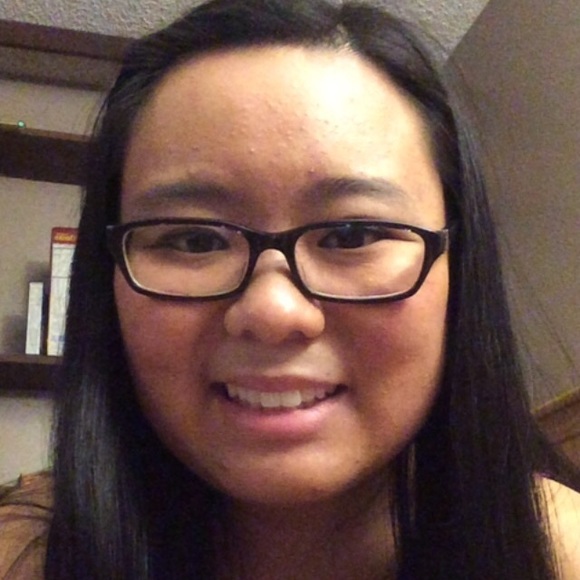 Profile Picture of Jennifer Hui (@blue2dancingdog) on Poshmark