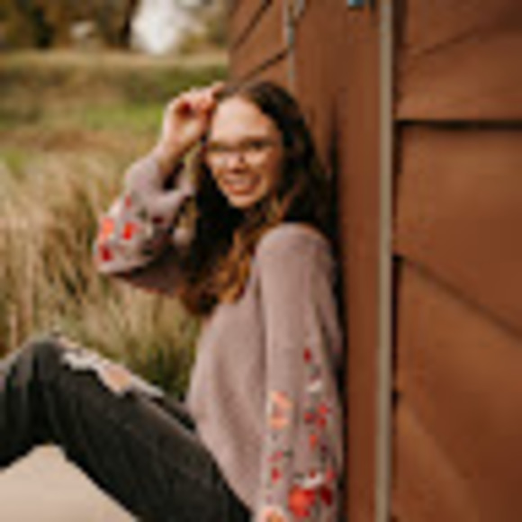 Profile Picture of Paige Labahn (@pclabahn48) on Poshmark