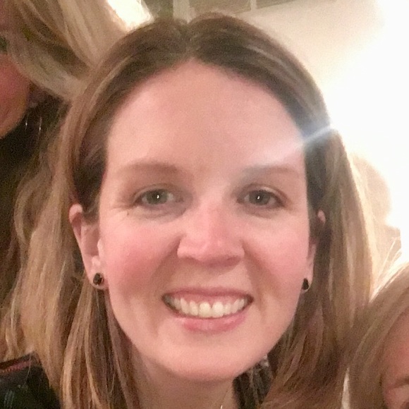 Profile Picture of Kim Baczewski (@kim_baczewski) on Poshmark