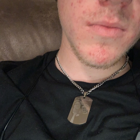 Profile Picture of Luke Hernandez (@luuke8319) on Poshmark