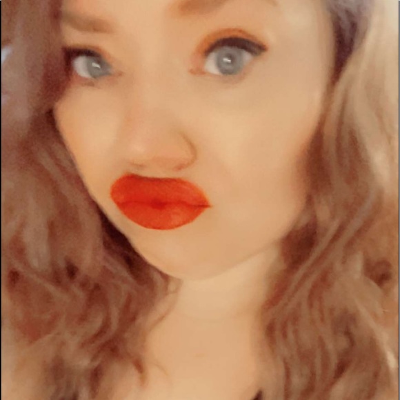 Profile Picture of Shawna Denton (@shawnakaydenton) on Poshmark