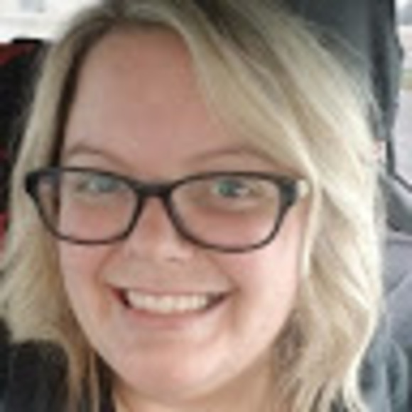 Profile Picture of Amy Rohloff (@giblite) on Poshmark