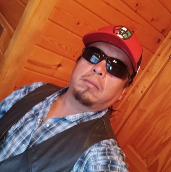 Profile Picture of Ivan Rubio (@ivanrubio422) on Poshmark