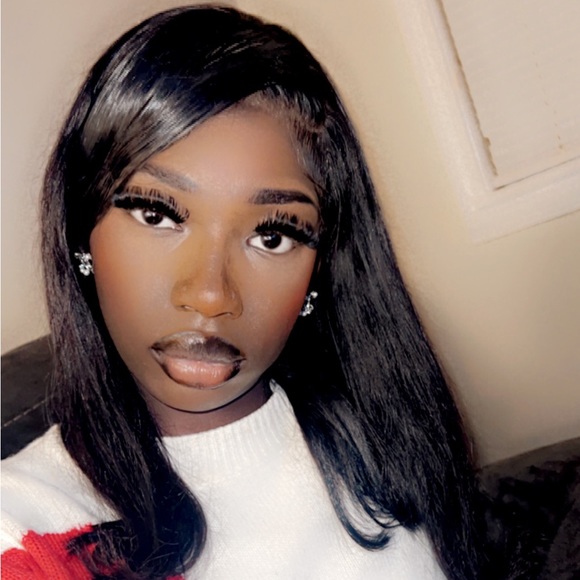 Profile Picture of Clara John (@clarajohn109) on Poshmark