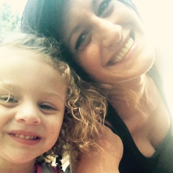 Profile Picture of Amanda Layte (@mandycakes73112) on Poshmark