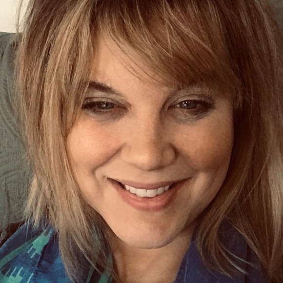 Profile Picture of Amanda Fouts (@esantra03) on Poshmark