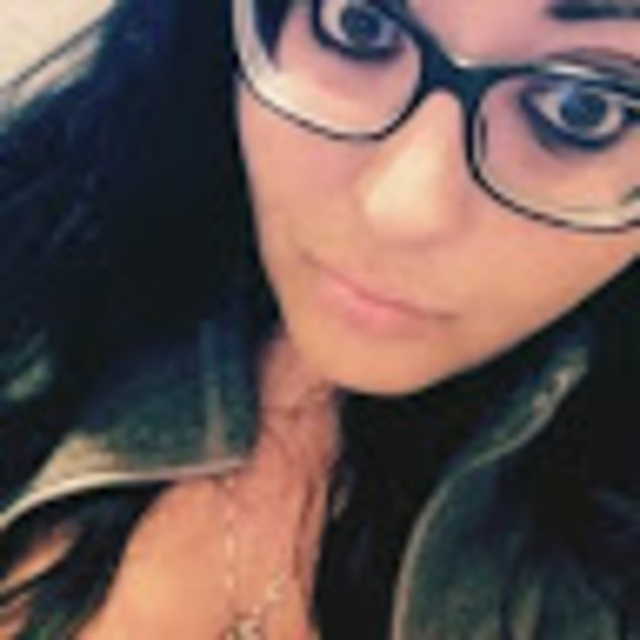 Profile Picture of Danielle Parillo (@d_parillo) on Poshmark