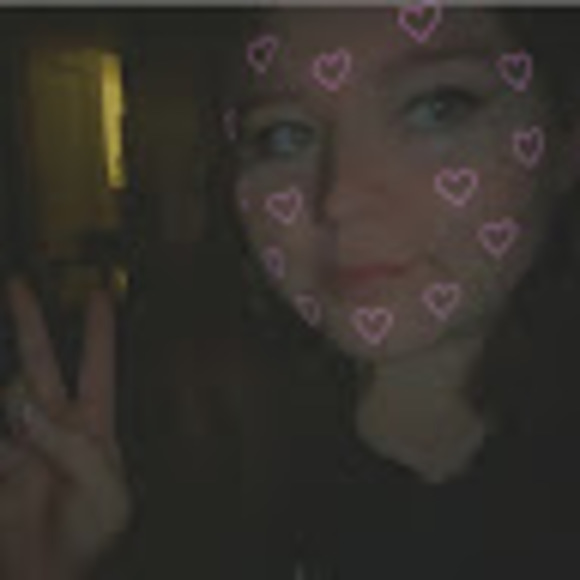 Profile Picture of Savanna wray Ewer (@savewer18) on Poshmark