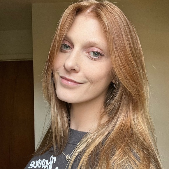 Profile Picture of Rachel Labonte (@r_labonte) on Poshmark
