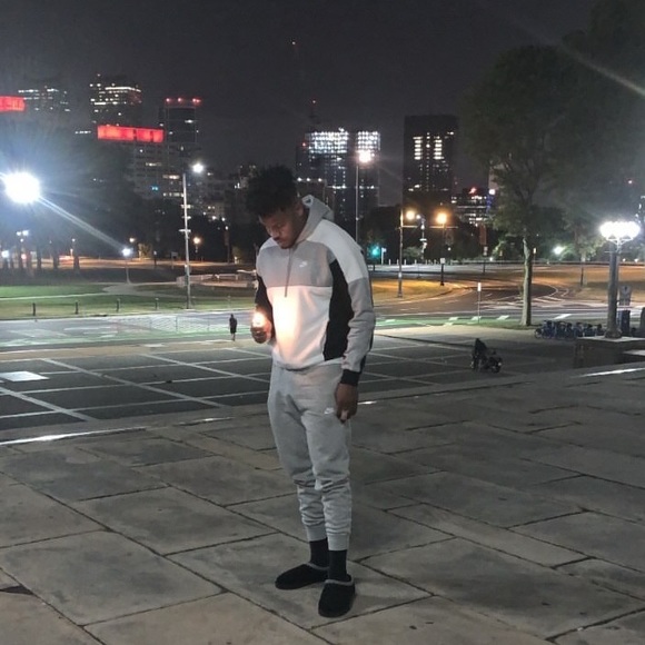 Profile Picture of Dwayne Gray (@dgray215) on Poshmark