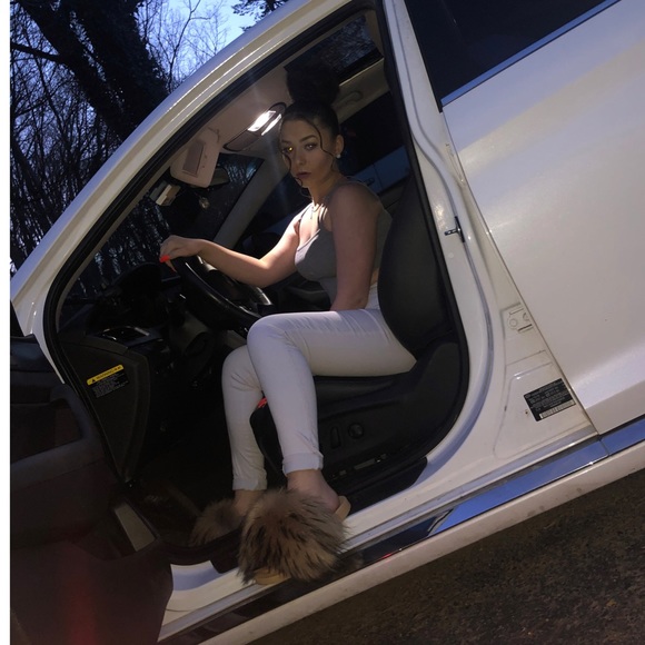 Profile Picture of Mckayla Storey (@mckaylastoreyy) on Poshmark