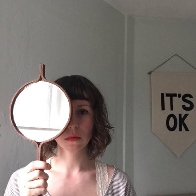 Profile Picture of Amy Rowan (@artschoolgirl2) on Twitter