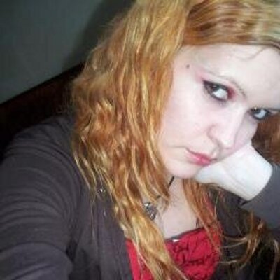 Profile Picture of Carolina Bzowski (@paperdoll22) on Twitter