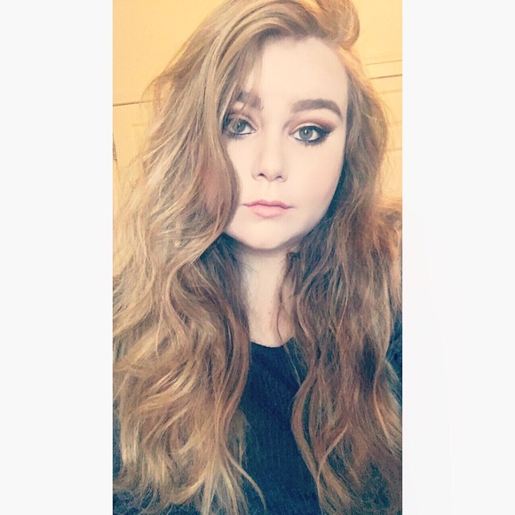 Profile Picture of Haley Ammons (@whtvrhaley) on Poshmark