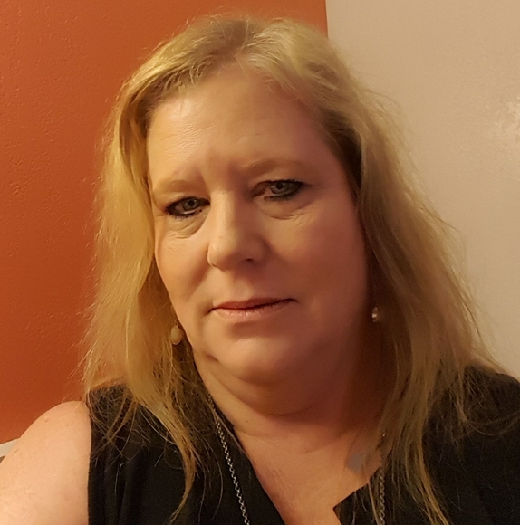 Profile Picture of Cyndi mccracken Trogden (@cynditrogden) on Poshmark