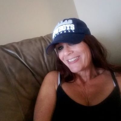 Profile Picture of Dee Holt (@dz2010rs) on Twitter