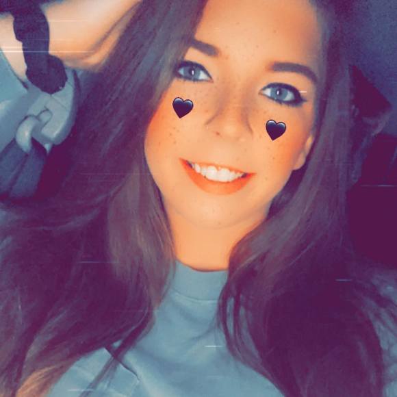 Profile Picture of Bailey Adkins (@baileynicole171) on Poshmark