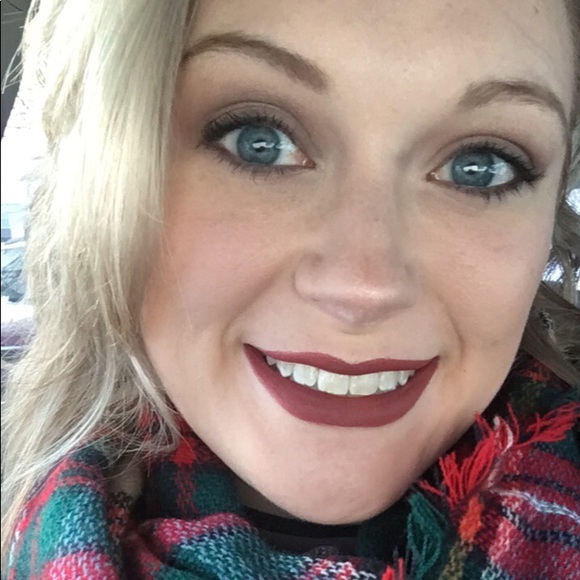 Profile Picture of Danielle Hauersperger (@dam032710) on Poshmark